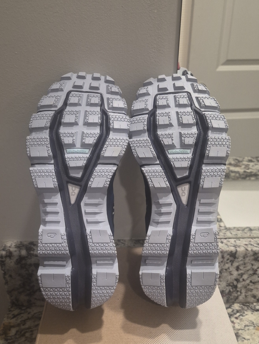 New On Running Women's Navy and White Cloud Athletic Shoes - Picture 4 of 7
